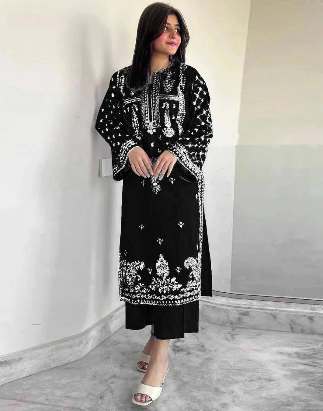 Black Embroidered 2-Pcs Women's Lawn Suit